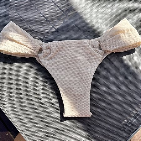 Calcinha 555 cintura média com argolinhas tecido Rivieira off white (BUSTO NÃO INCLUSO)