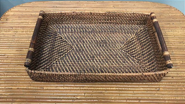 BANDEJA RETANGULAR LÉO RATTAN