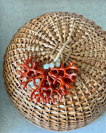 PORTA BOLO / BOLEIRA DE VIME NATURAL AL MARE - CORAL VERMELHO