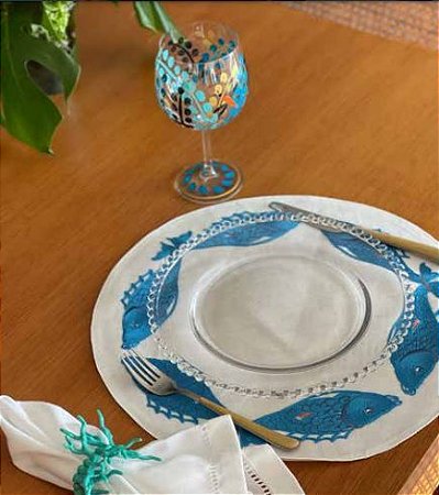 JOGO AMERICANO PEIXE BRANCO COM BORDADO AZUL