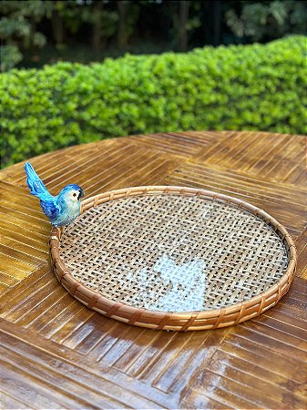 BANDEJA PENEIRA DE VIME NATURAL COM VIDRO P - PÁSSARO AZUL
