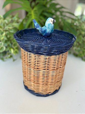 CESTA / LIXEIRA DE VIME NATURAL - PÁSSARO AZUL LISTRA