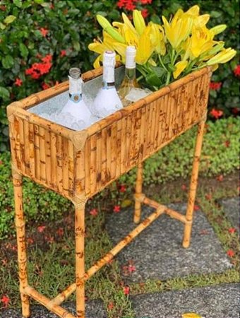 APOIO PARA BEBIDAS E GELO DE BAMBU COM REVESTIMENTO INTERNO EM ALUMÍNIO