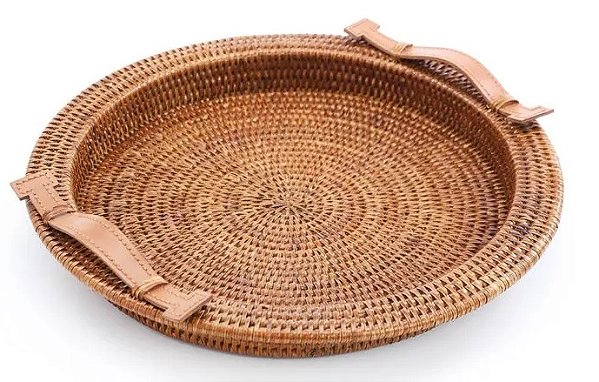 BANDEJA REDONDA RATTAN NATURAL COM ALÇA DE COURO