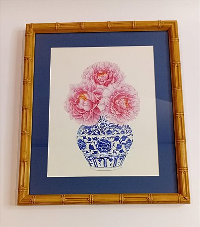 QUADRO GRAVURA PEÔNIAS COR DE ROSA NO VASO AZUL E BRANCO