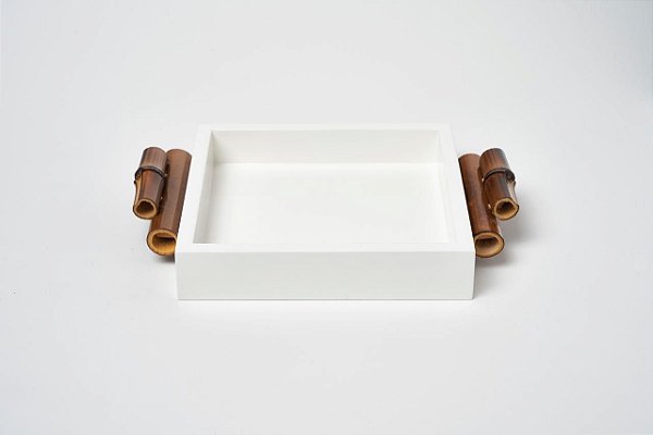 BANDEJA BIA QUADRADA (P) COM ALÇA DE BAMBU - BRANCA