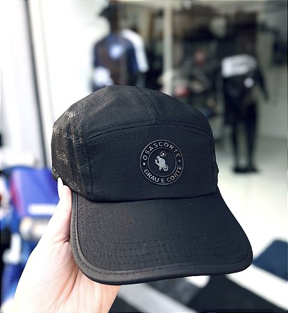 BONÉ FIVE PANEL LOGO PRETO - ABA CURVA