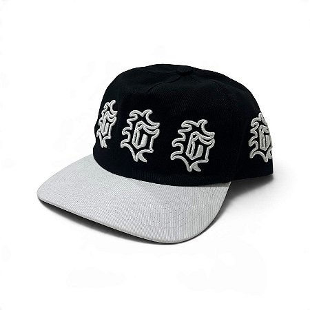 BONÉ G - PRETO ABA RETA BRANCA