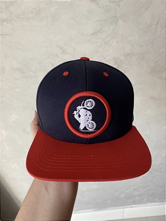 Boné  Aba Reta - Azul Marinho Aba Vermelha