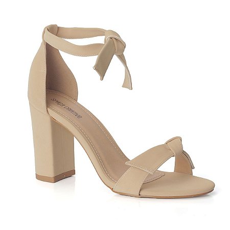 foto de sandalia de salto grosso