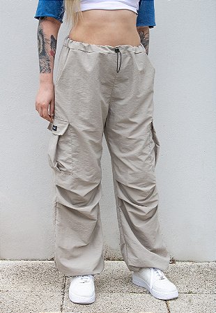 Calça Parachute Com Bolso Cargo Cinza