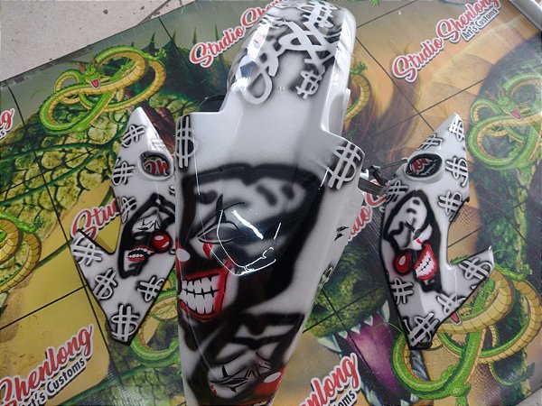 Kit Grafitado - Aerografia - Titan 160 - Bananinha Branca + Paralama Branco - Chora agora Ri Depois