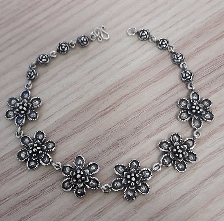 Pulseira de Prata de Bali Flor com Rosinhas Fechadas