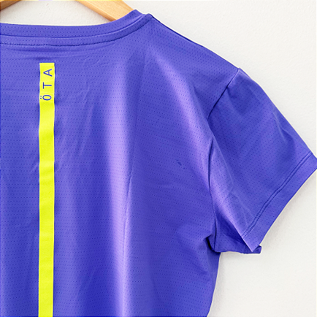 CAMISETA BABY LOOK BIA - MINIMALISTA ÖTA - VIOLETA-AMARELO NEON . ÖTA TENNIS CLUB