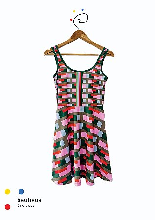 vestido  de TENNIS |MARIA ESTHER| . estampa TECELAGEM_PK02_BAUHAUS_ ÖTA TENNIS CLUB