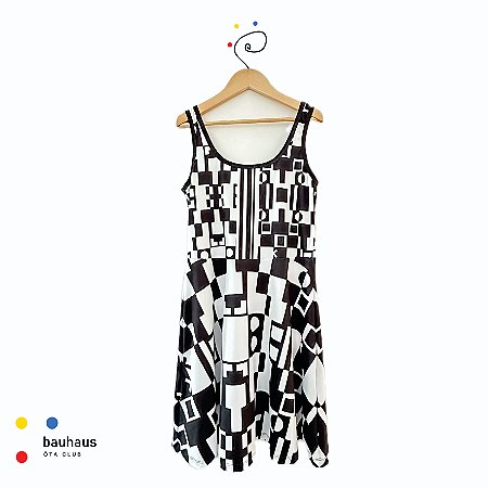 vestido  de TENNIS |MARIA ESTHER| . estampa CHESS_BLK1_BAUHAUS _ ÖTA TENNIS CLUB