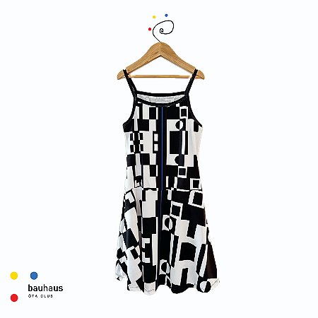 vestido  de TENNIS E BEACH TENNIS | SERENA| . estampa CHESS_BLK1_BAUHAUS . ÖTA TENNIS CLUB