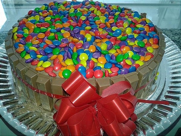Bolo Kit Kat c/ Confetes