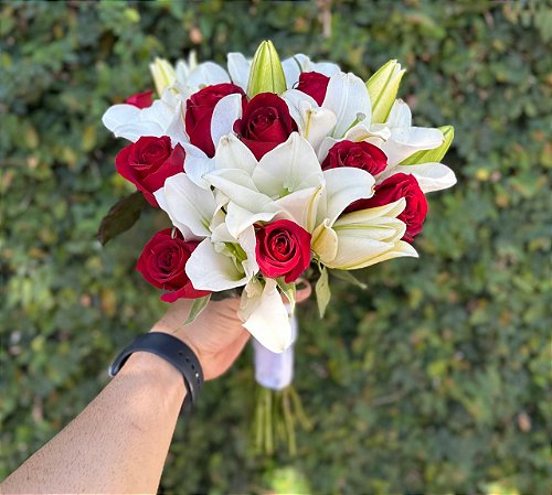 Buquê de Noiva de Lírio com Rosas