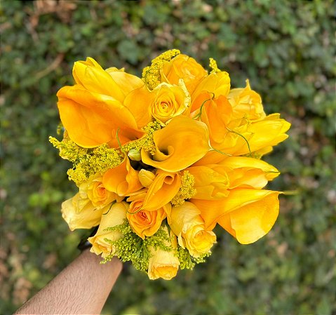 Buquê de Noiva de Tulipas, Rosas e Callas Amarelas