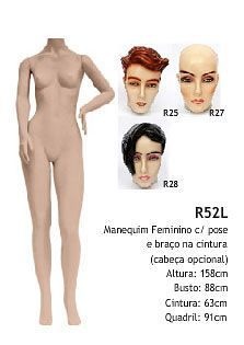 Manecona com pose e braça na cintura