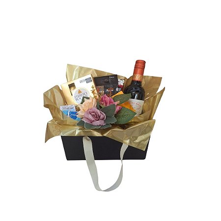 Caixa Sacola com vinho e guloseimas