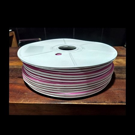 A Led Neon Flex 12V Rosa, 01 metro corte a cada 2.5 cm 14W por metro.