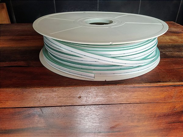 A Led Neon Flex 12V Azul Claro, Carretel 50m corte  2.5 cm 14W por metro.
