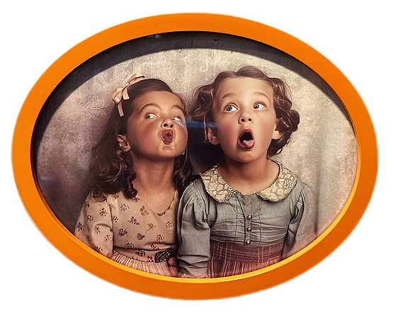 Gravura Oval - Meninas Língua