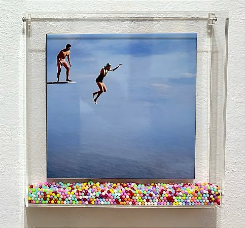 Quadro em Acrílico com azulejo Piscina de Bolinhas