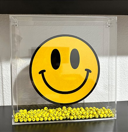 Quadro em Acrílico com azulejo Smile