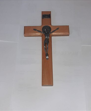 Cruz de parede madeira com Cristo em aço 26 cm Prata Velha (5801)
