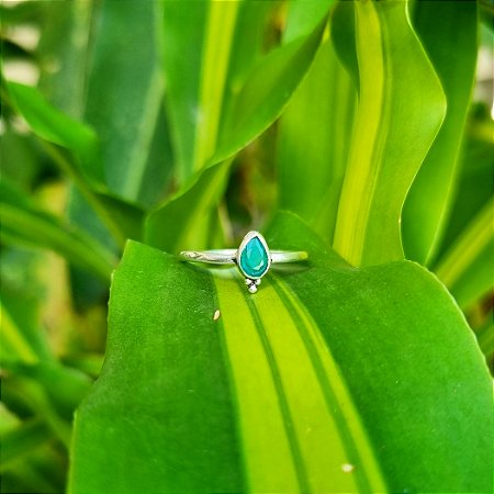 Anel Gota Pequena em Prata 925 e Jade