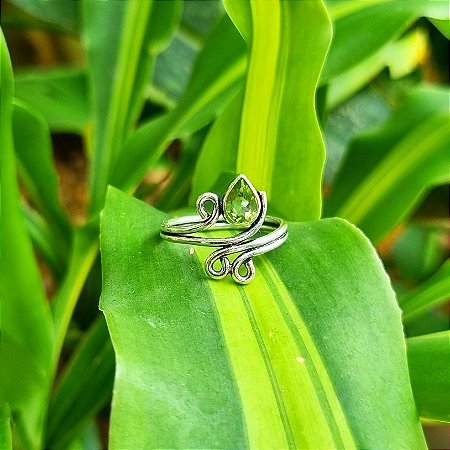 Anel Arabescos em Prata 925 e Peridoto