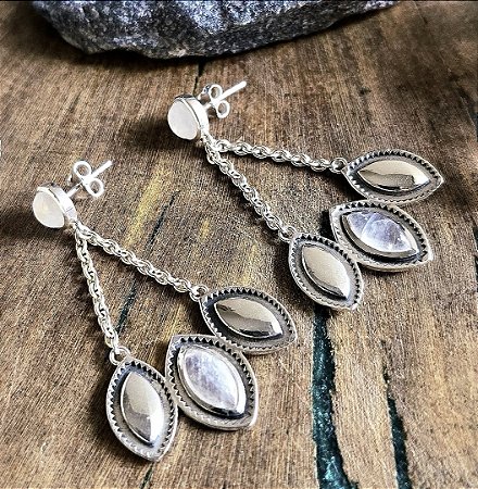 Brinco Boho Pétalas em Prata 925 e Pedra da Lua