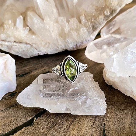 Anel Folhas em Prata 925 e Peridoto