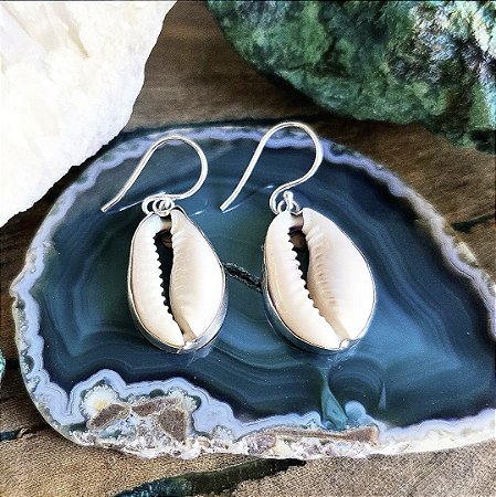 Brinco Médio em Prata 925 e Búzios Natural