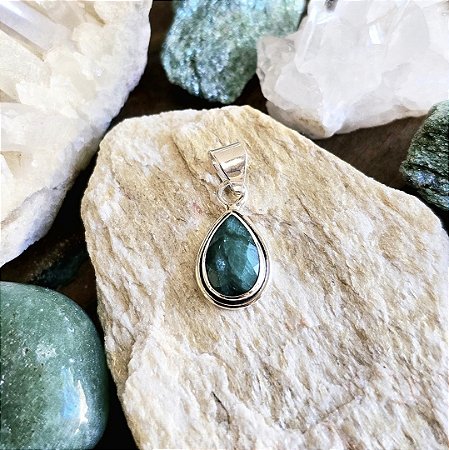 Pingente Gota em Prata 925 e Esmeralda