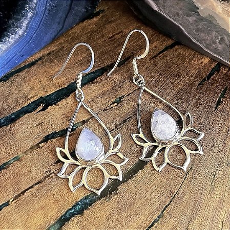 Brinco Flor de Lótus em Prata 925 e Pedra da Lua