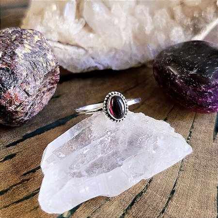 Anel Boho Oval em Prata 925 e Granada