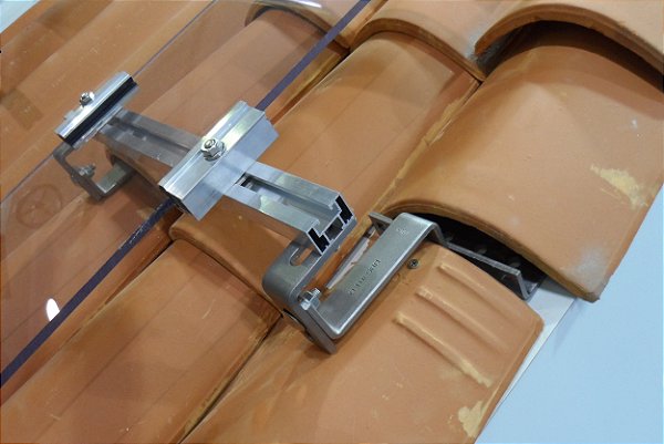80 kWh/mês ///Kit Gerador FV Telhado 0,62 kWp – MICROINVERSOR 220V