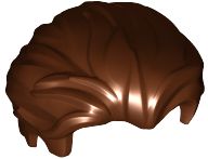 Cabelo penteado para trás com costeletas curtas marrom