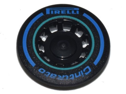 Calota de roda Preta com 10 raios embutida e logotipo azul 'PIRELLI' e 'Cinturato'