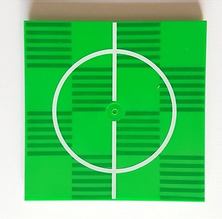 Placa Lisa 6x6 com tubos inferiores e desenho de círculo central de campo de futebol Verde Brilhante