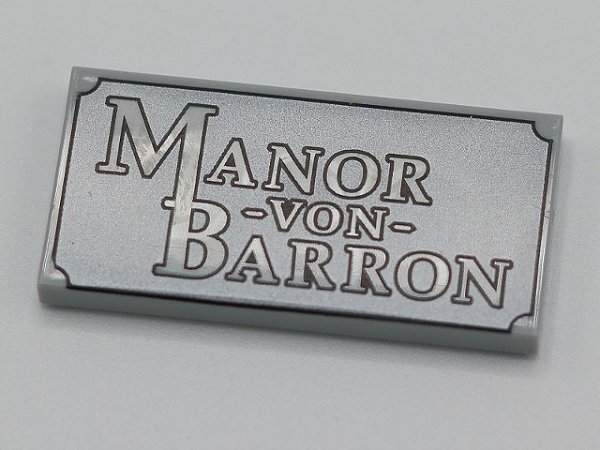 Placa Lisa 2x4 Cinza Clara com escrita "Manor von Barron"