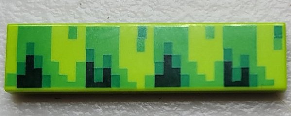 Placa Lisa 1X4 com desenho pixelado verde escuro e verde