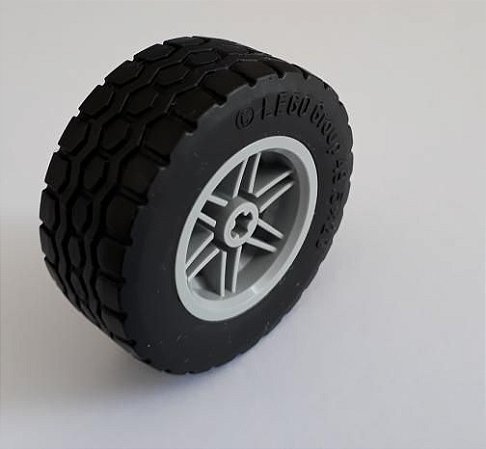 Pneu 49.5x20 e cubo de roda