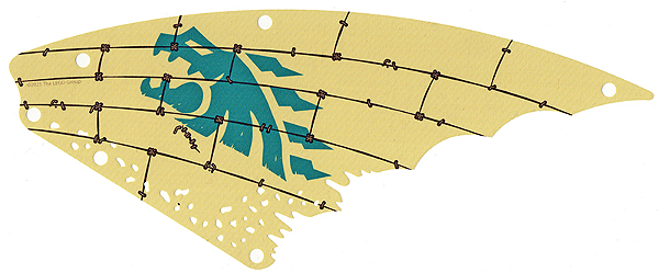 Vela de pano triangular 13x32 Bege com desenho de cabeça de dragão