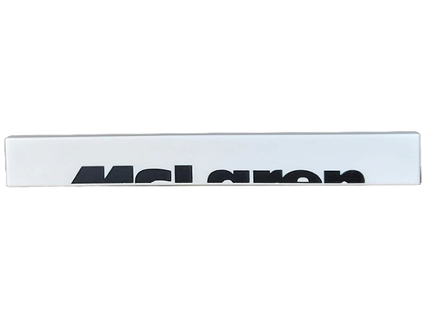 Placa Lisa 1x8 com escrita: "McLaren" Branca