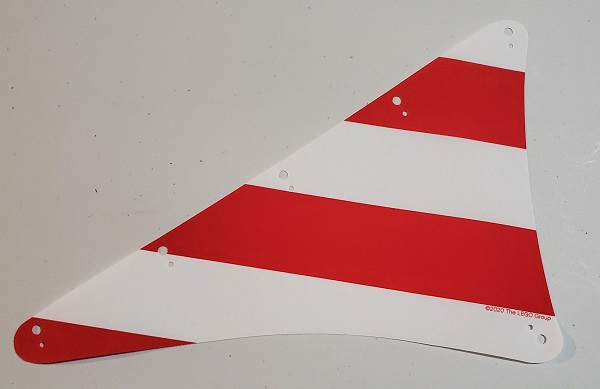 Vela de Plástico Branco Triangular 16x24 com Desenho de Listras grossas Vermelhas Set 21322